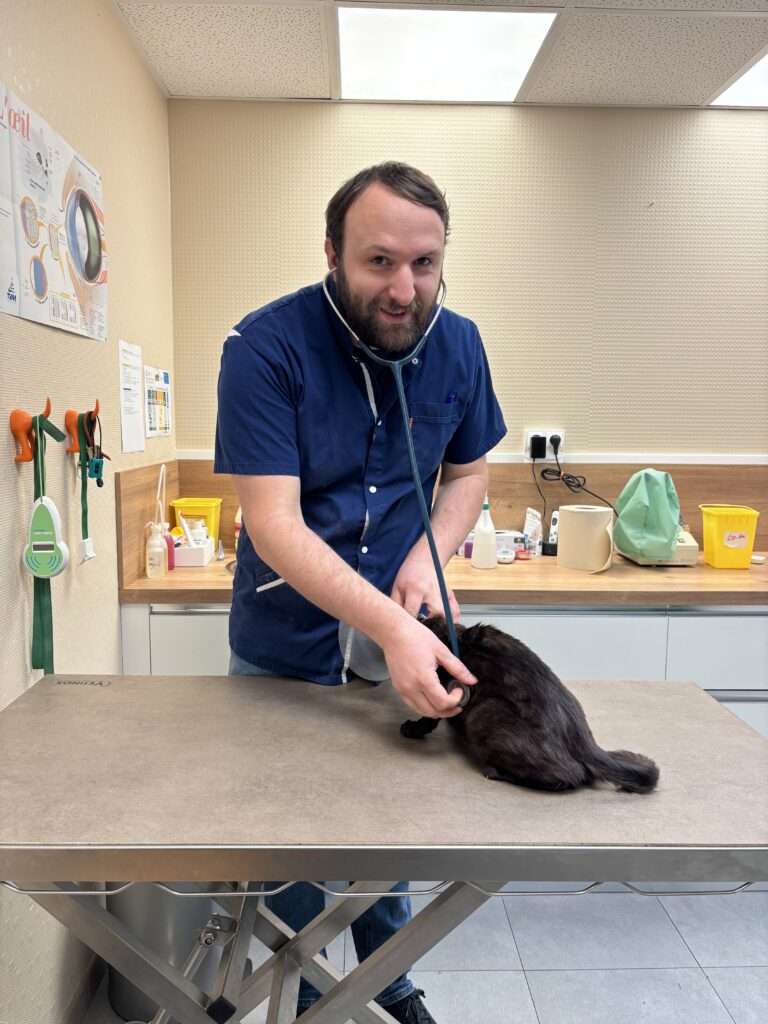 Dr Mathieu Charluteau